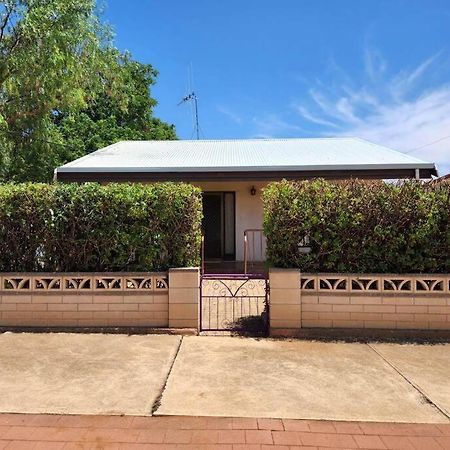 The House With The Purple Gate Βίλα Broken Hill Εξωτερικό φωτογραφία